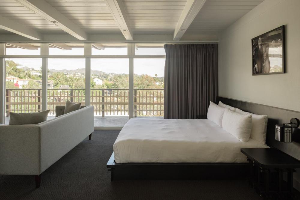 Suite with City View interior
